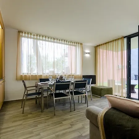 Balatonbee Apartman Apartment *